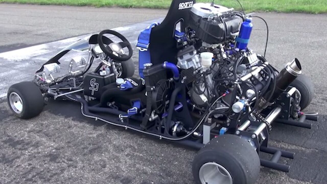 Illustratie voor: Gooi 230 pk in een kart en je hebt een ziek snel apparaat