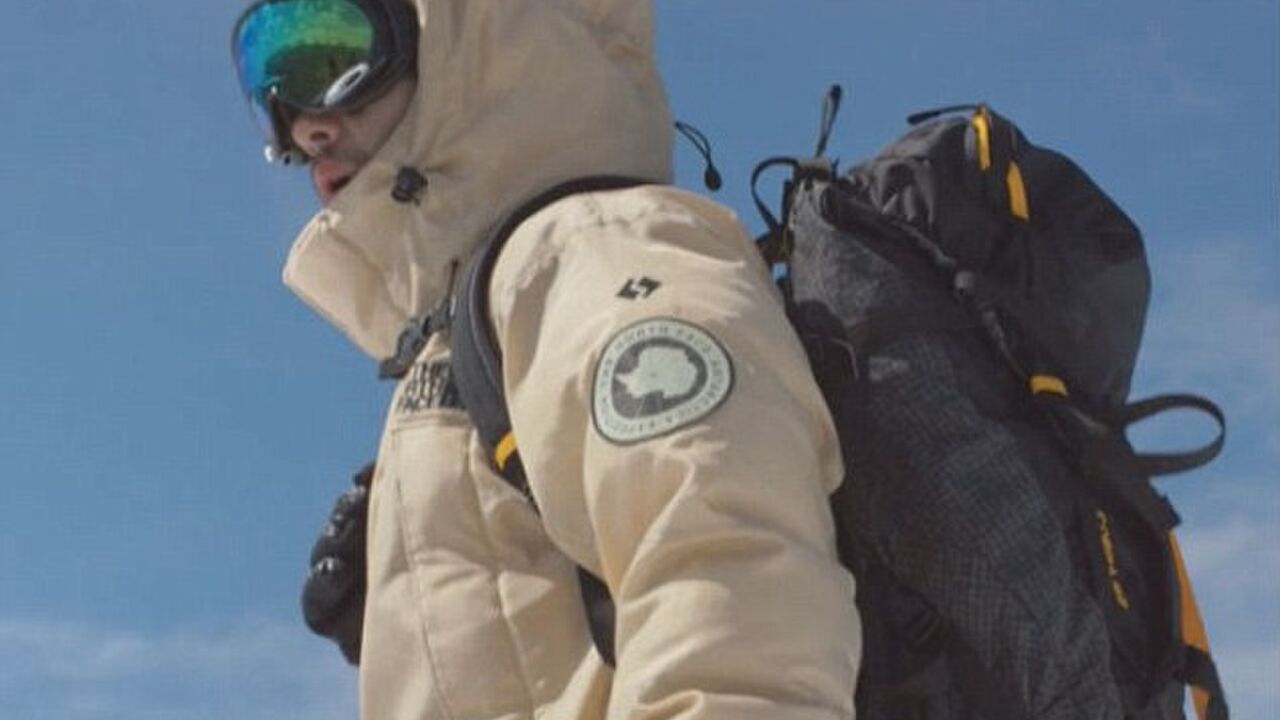 Illustratie voor: The North Face maakt een jas van spinnenzijde