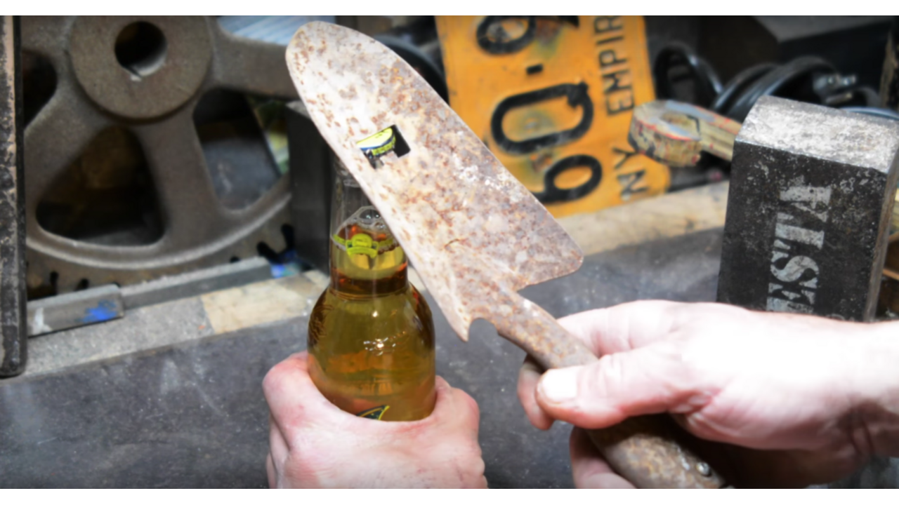 Illustratie voor: Creatief met oud gereedschap, maak er flesopeners van ;)!