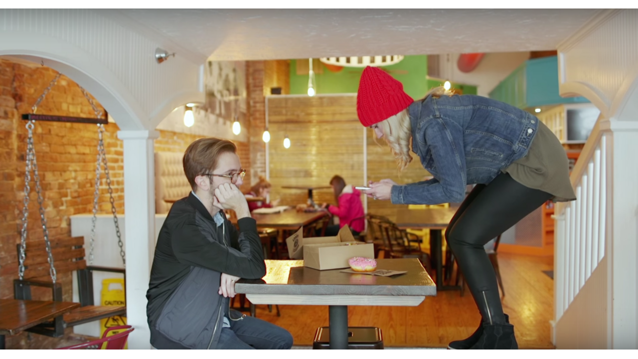 Illustratie voor: Is je vriendin Instagram verslaafd? Check dit!