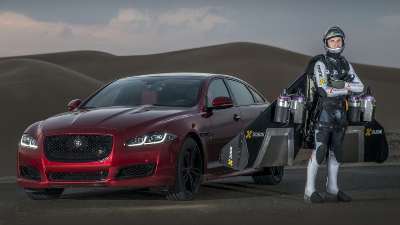 Illustratie voor: Dragrace met de nieuwe Jaguar XJR vs. Jetman