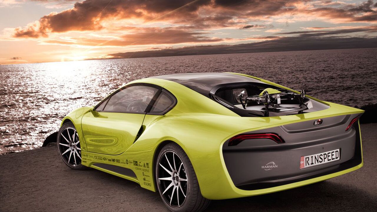 Illustratie voor: De Rinspeed Ʃtos: concept car met landingsdek voor een drone!