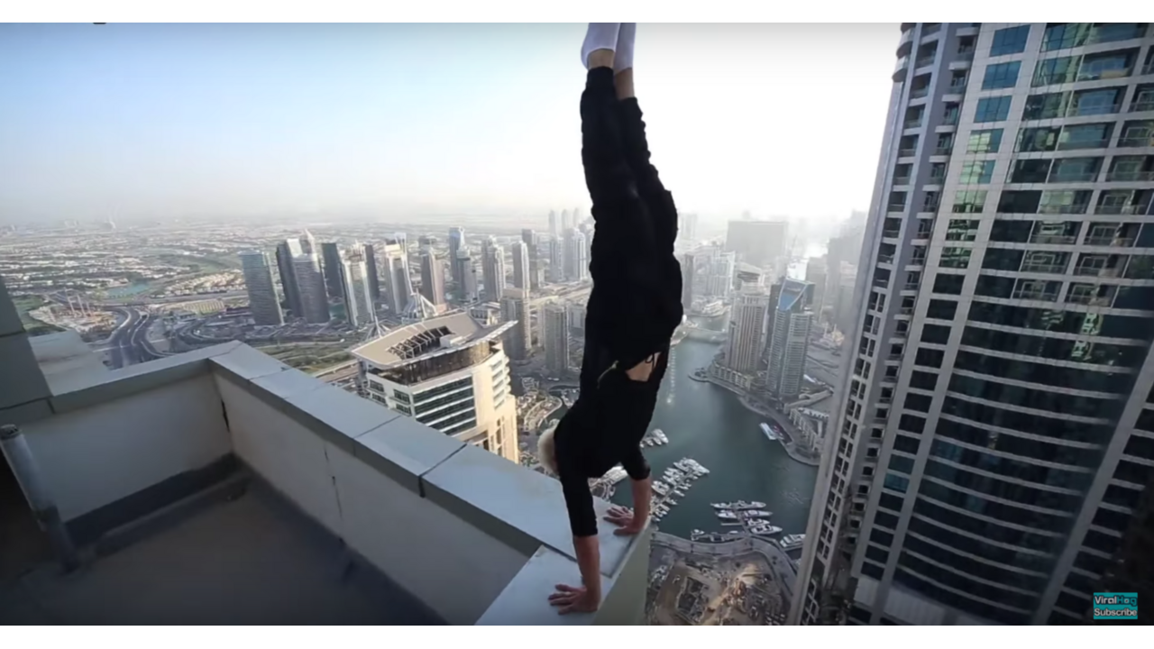 Illustratie voor: Gast doet handstand op een ziek hoog gebouw in Dubai