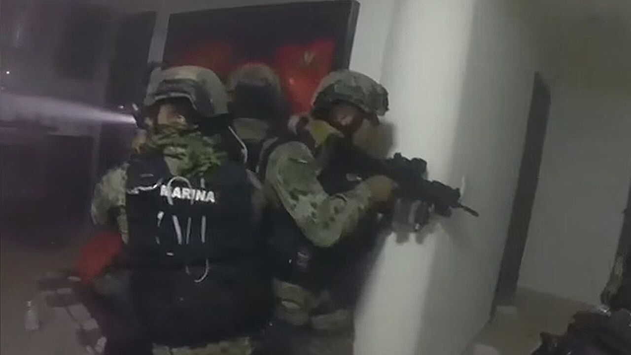 Illustratie voor: De GoPro-beelden van de aanhouding van drugsbaas El Chapo zijn vrijgegeven