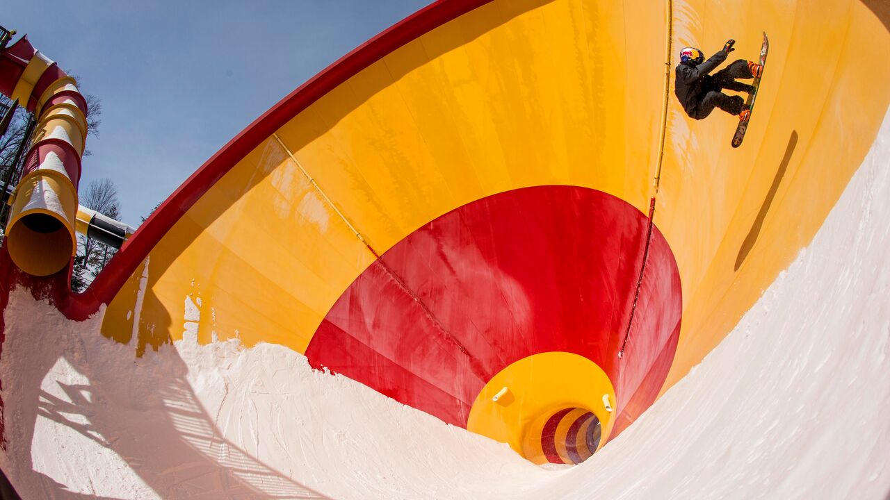 Illustratie voor: Vet: snowboarden in een leeg waterpark!