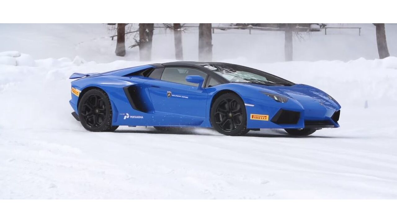 Illustratie voor: Met 700 pk over ijs en sneeuw scheuren? De Lamborghini Winter Accademia