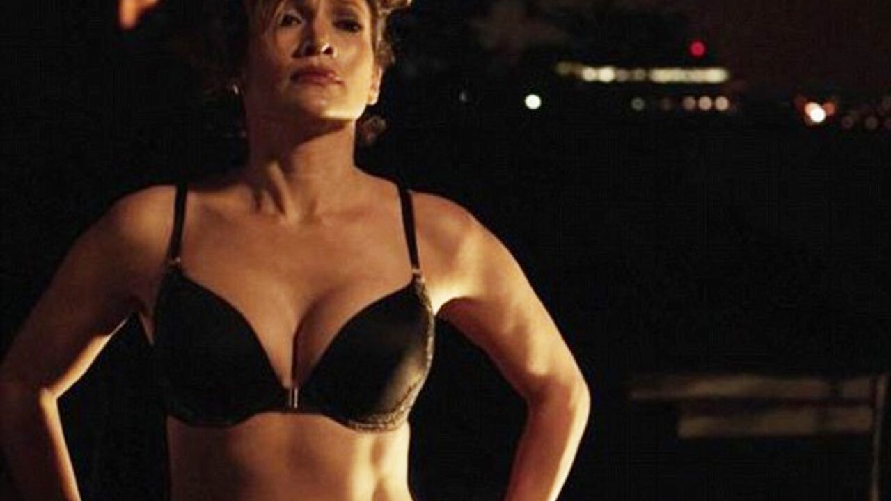 Illustratie voor: Jennifer Lopez uit de kleren in de nieuwe politieserie Shades of Blue