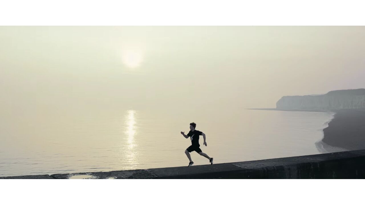 Illustratie voor: Freerunner prachtig vastgelegd met behulp van een drone!