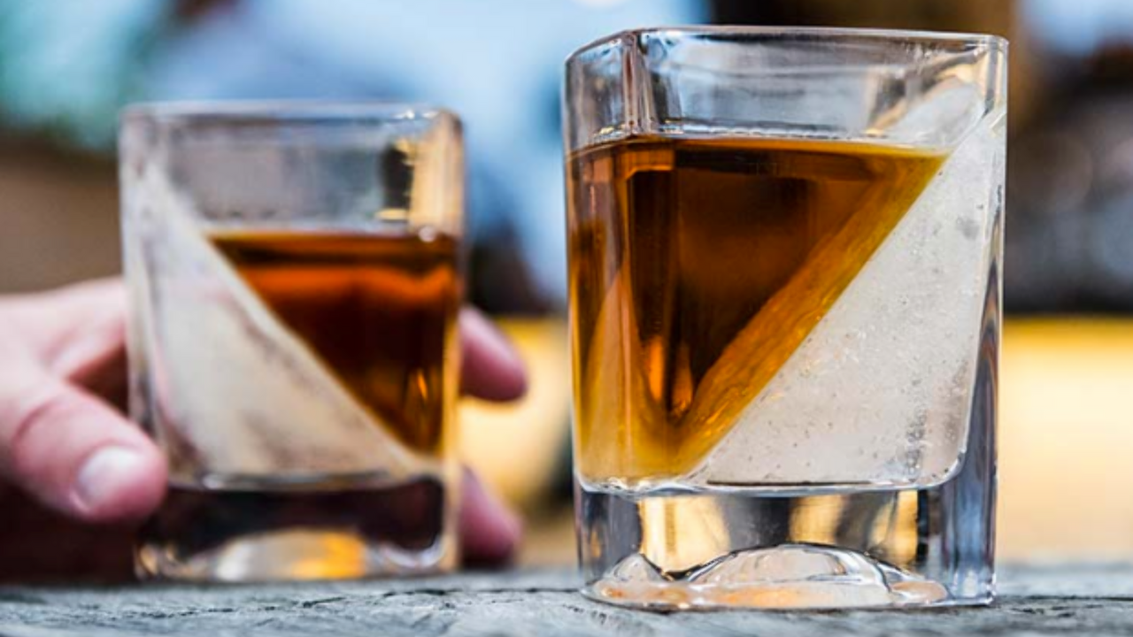 Illustratie voor: Dit is een musthave voor iedere whiskyliefhebber die z’n dram graag koud drinkt