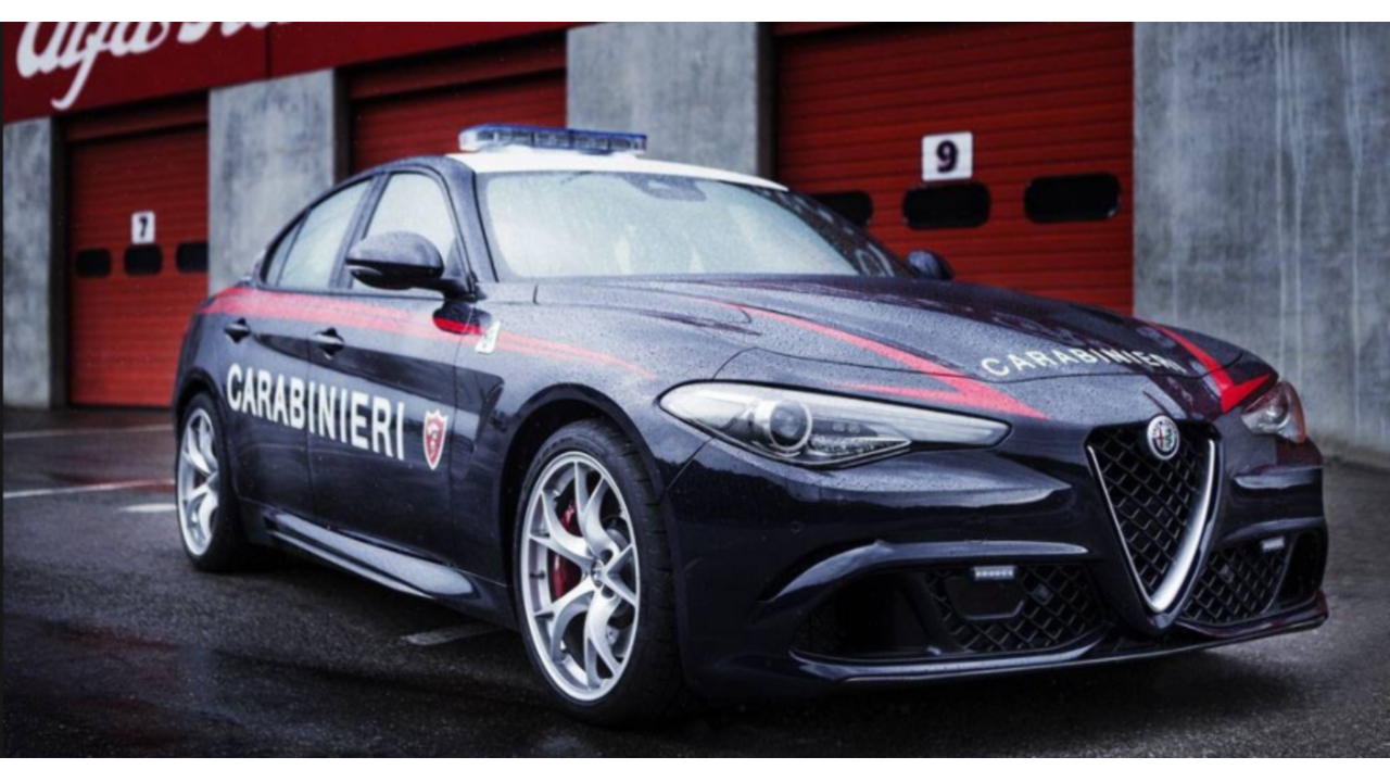 Illustratie voor: De politie in Italië rijdt in de gloednieuwe 510pk Alfa Romeo’s Giulia Quadrifoglio