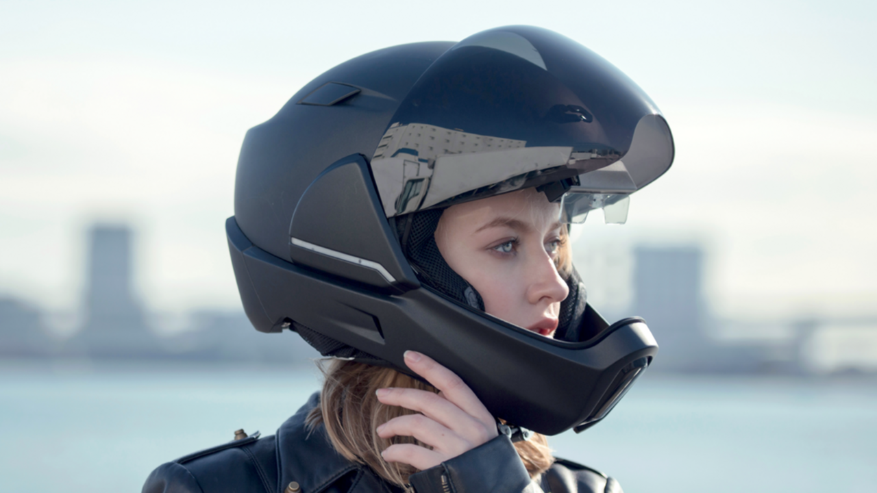 Illustratie voor: Blindspots behoren tot het verleden dankzij deze CrossHelmet X1 met 360-graden camera