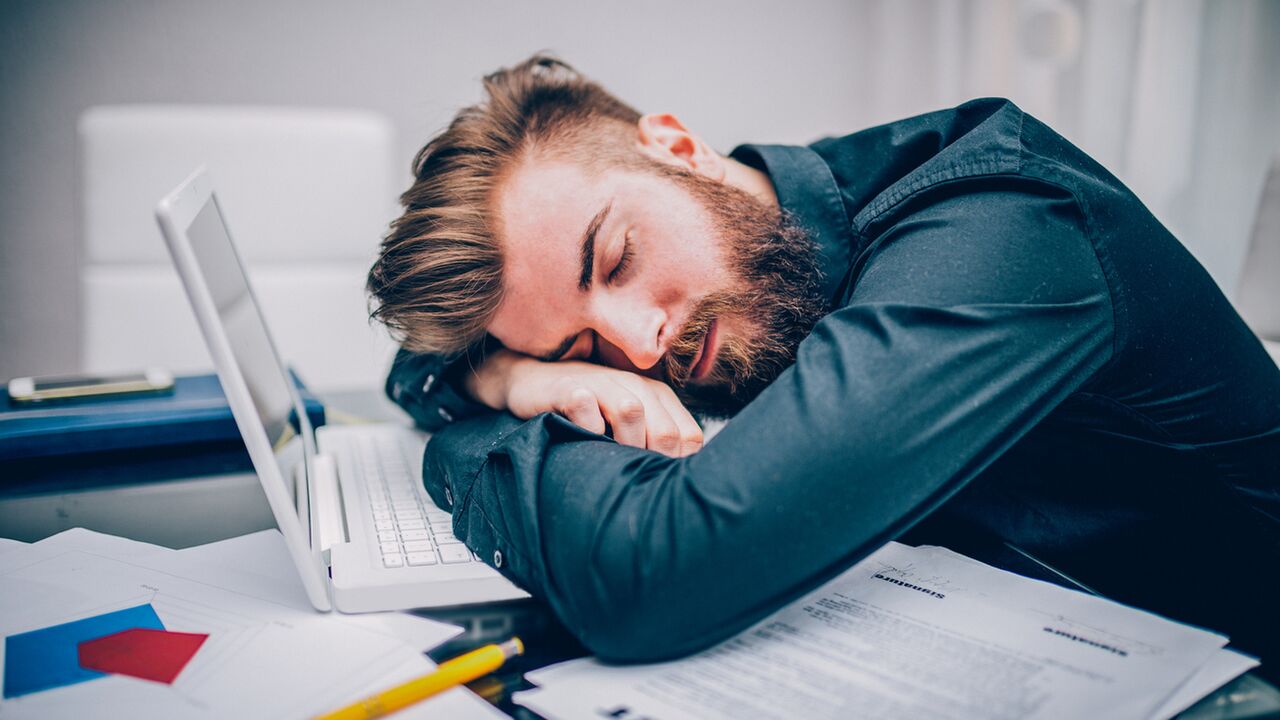 Illustratie voor: Volgens onderzoekers hebben werknemers vandaag recht op een extra uur slaap
