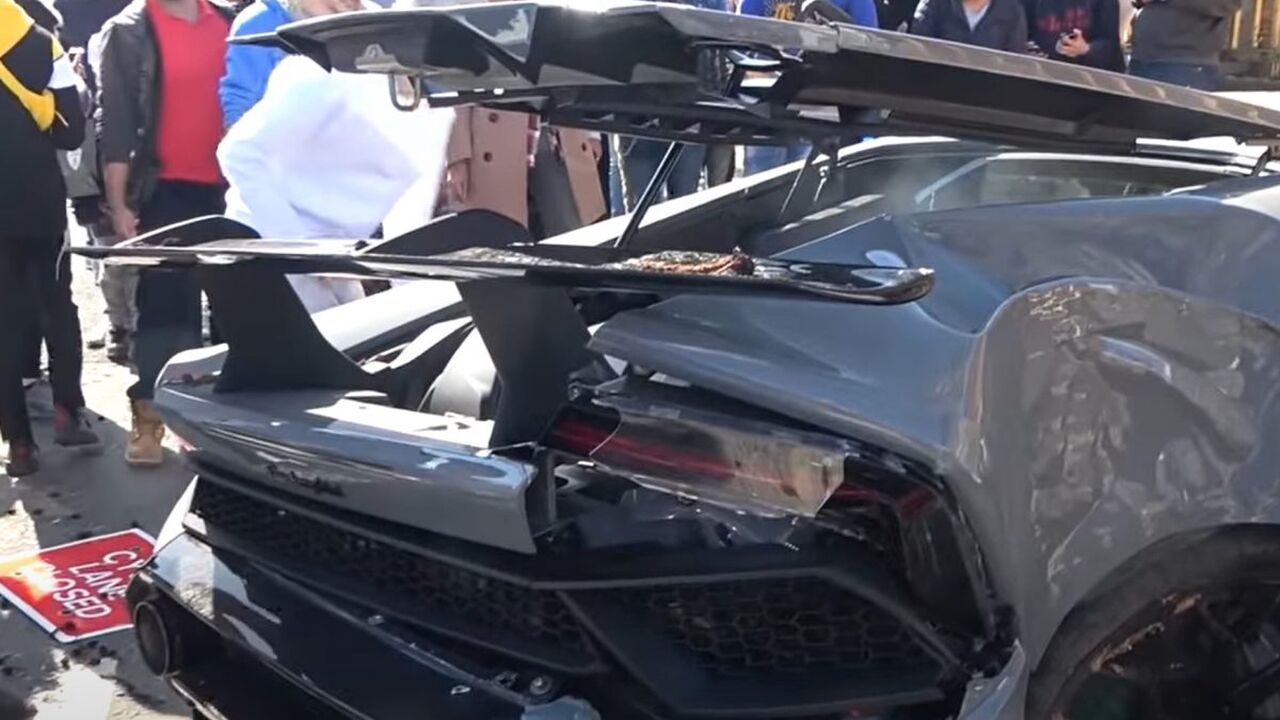 crash lamborghini