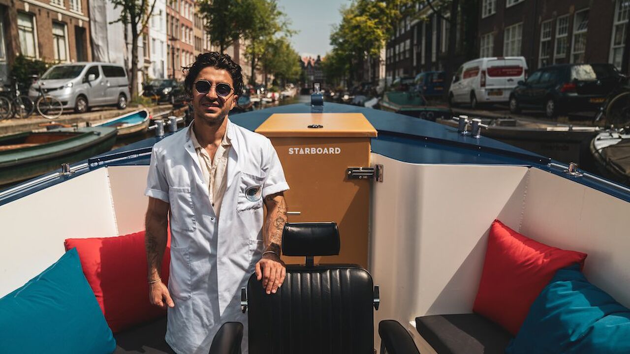Illustratie voor: De Barber Boat: varen op z’n best door hartje Amsterdam