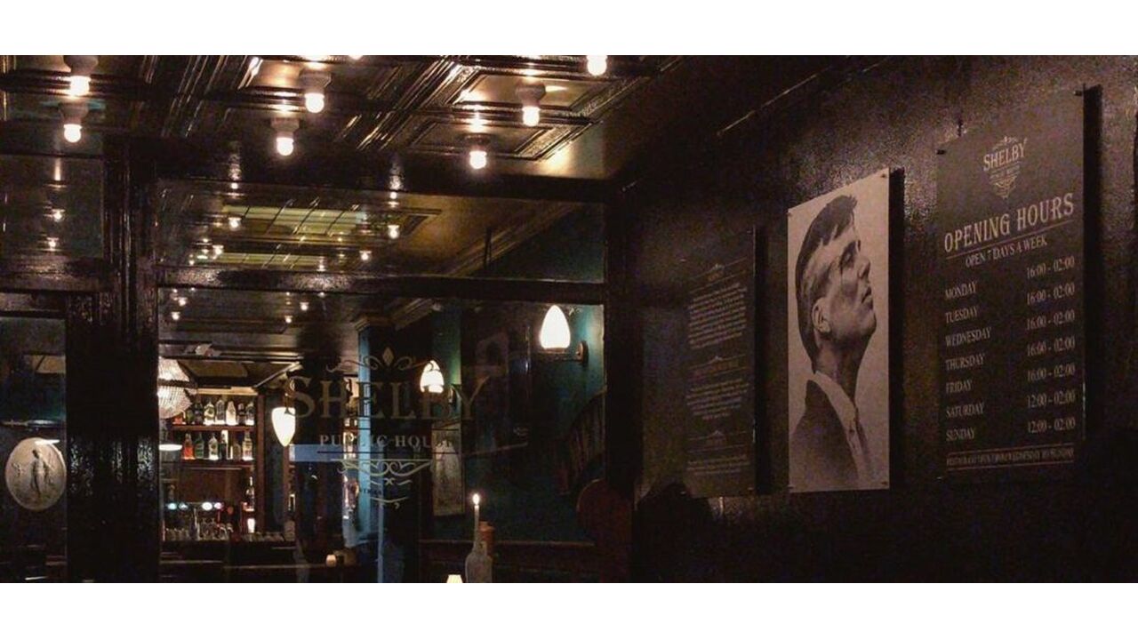 Illustratie voor: Peaky Blinders-bar geopend: bestel je whiskey als een Shelby