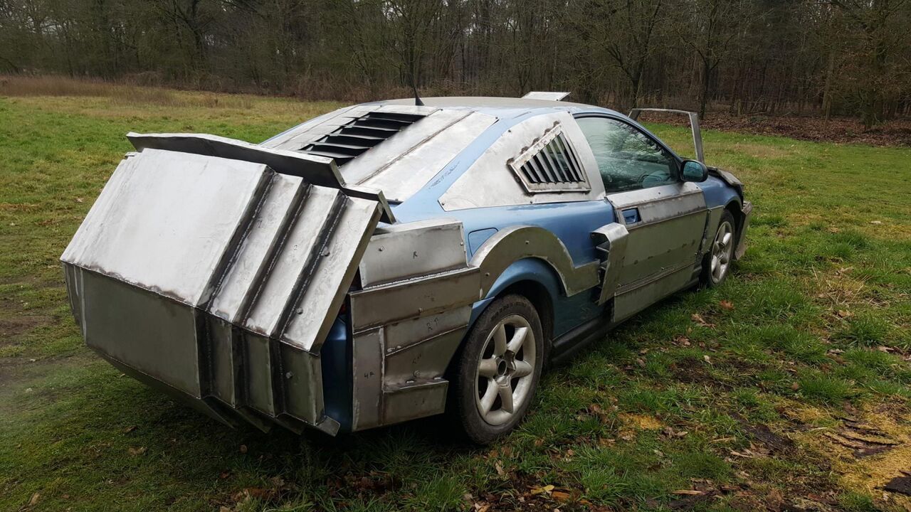 Illustratie voor: Peugeot 406 omgebouwd tot brute Mustang ‘Death Race’-auto
