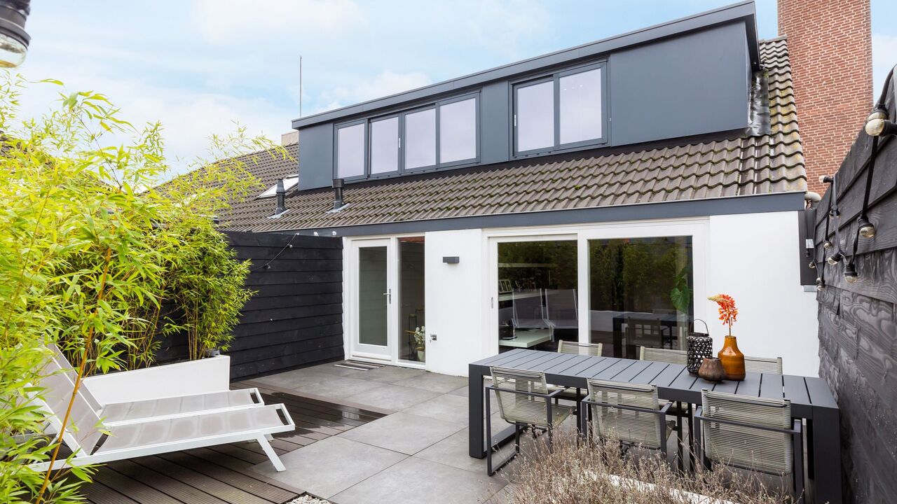 Illustratie voor: Laat je verbazen door dit luxe penthouse dat lijkt op een rijtjeshuis op Funda