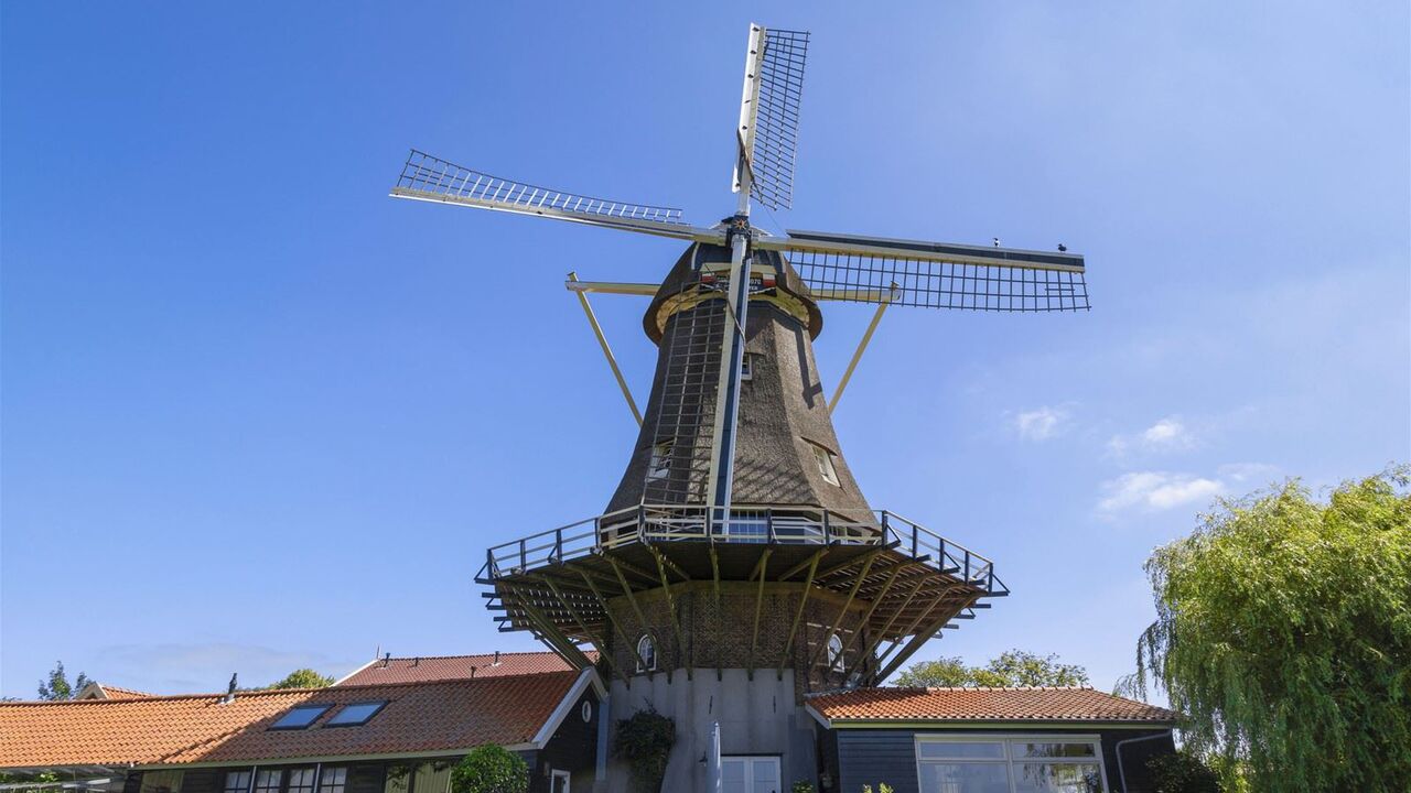 Illustratie voor: Deze enorme molen staat nu te koop als prachtig huis op Funda
