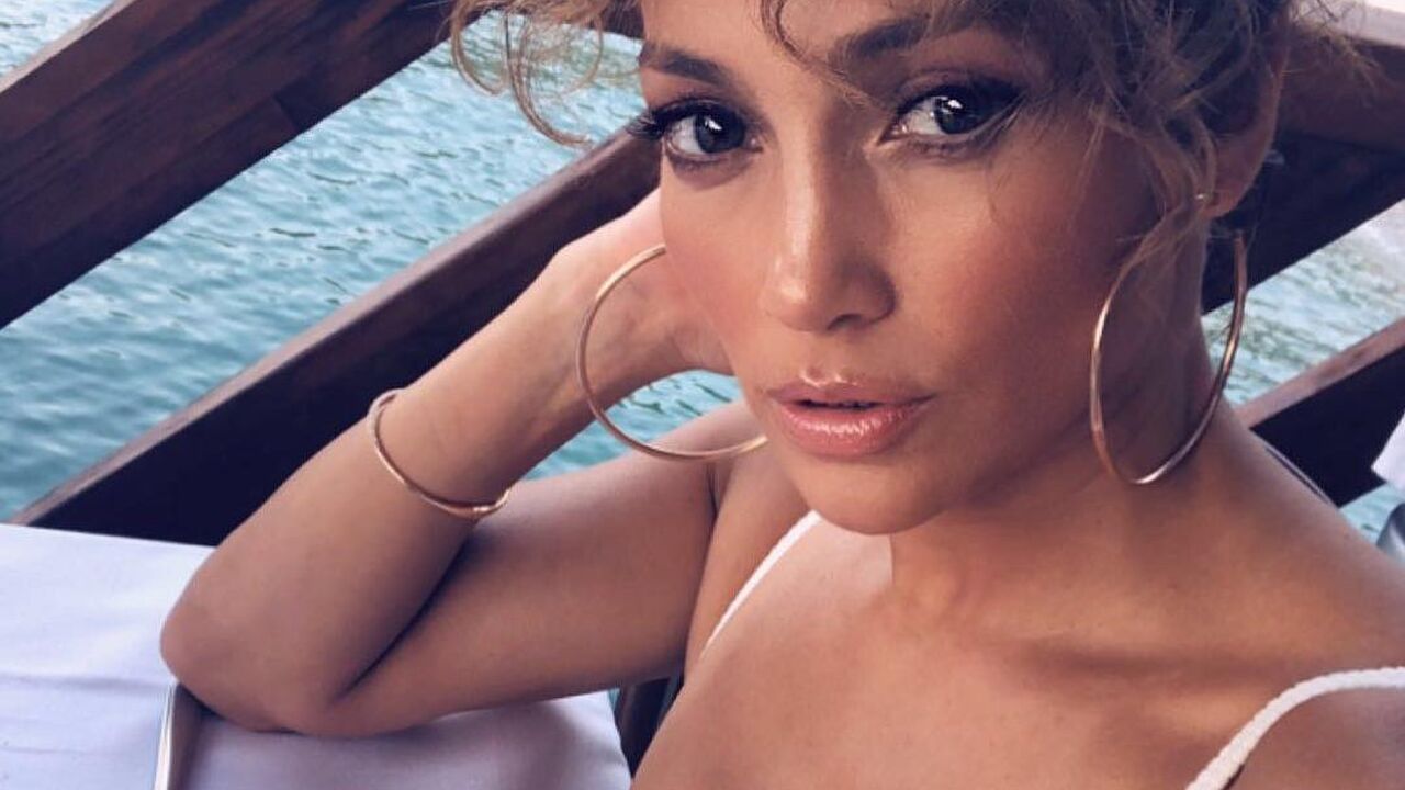 Jennifer Lopez uit de kleren