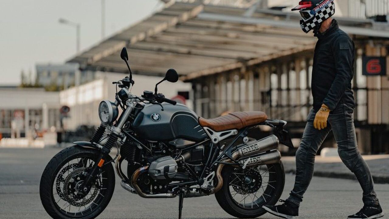 Illustratie voor: Welk soort motorschoenen past het beste bij jou?
