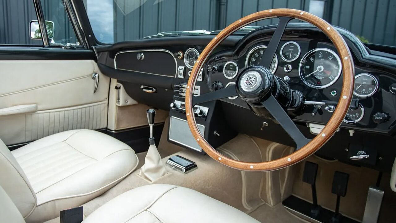 Aston-Martin-DB5- Vantage