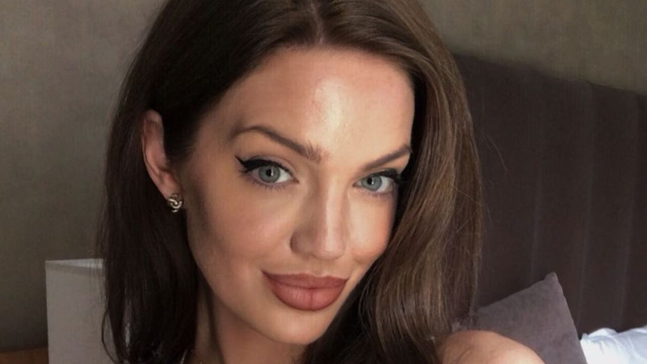Angelina Jolie look-a-like