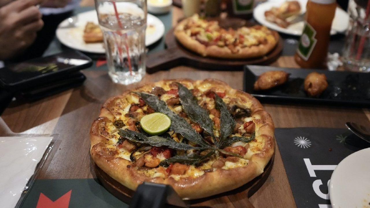 Illustratie voor: Wiet op je pizza? In Thailand kan het