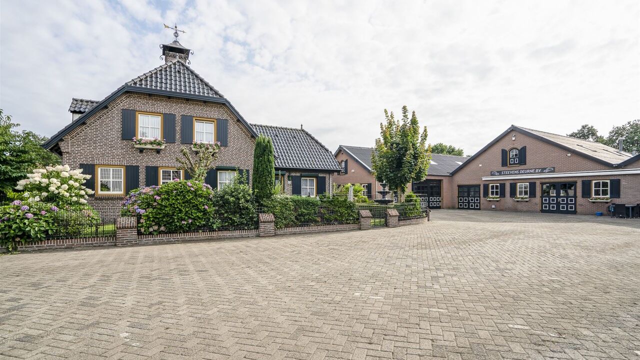 Illustratie voor: Bijzondere Funda vondst: dikke villa met garage vol supercars