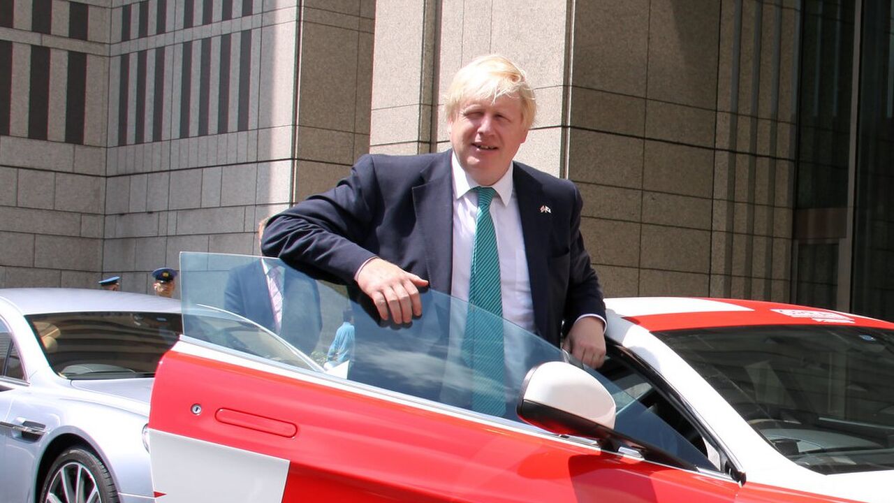 Illustratie voor: Politie Groningen houdt bijzondere bestuurder aan: ‘Oud-premier Boris Johnson?!’