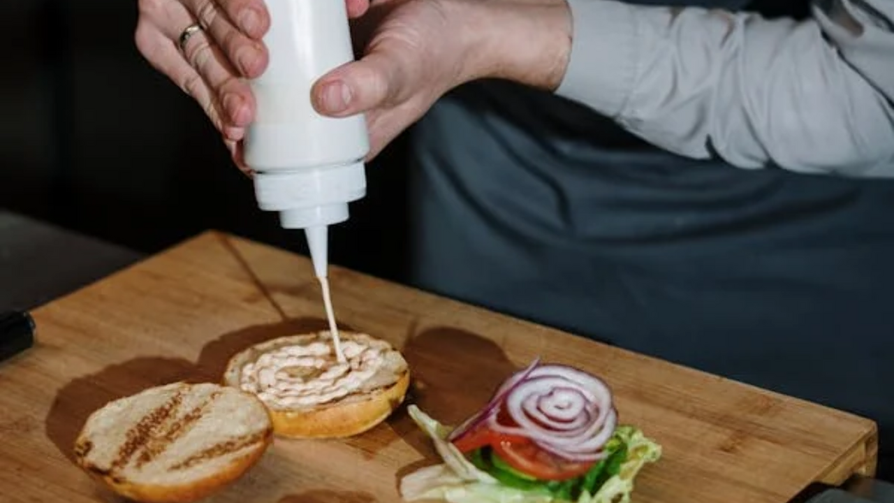Fles om geen saus te verspillen