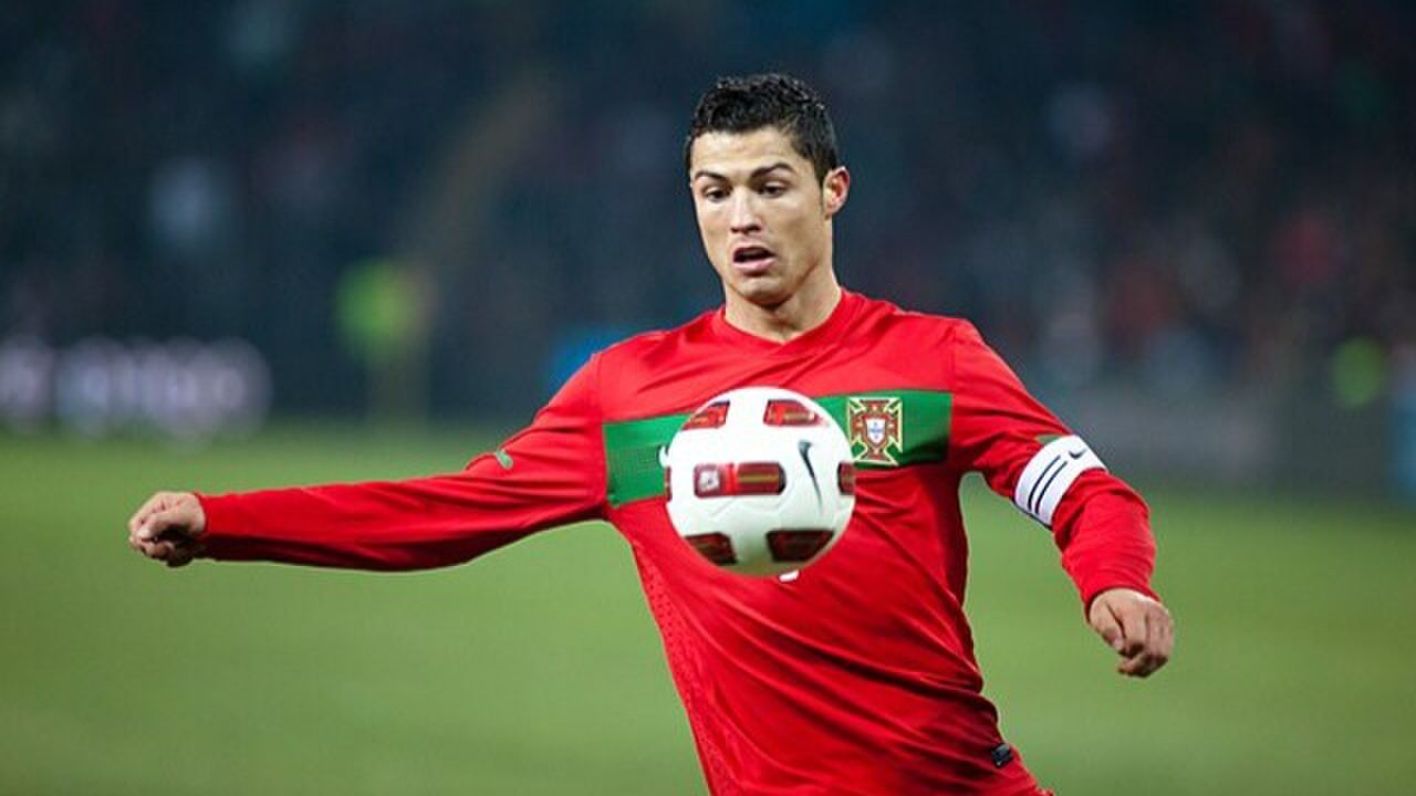 Cristiano Ronaldo is de eerste voetballer die miljonair is