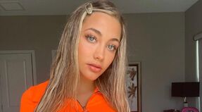 Celina Smith loopt in duct tape over de catwalk | Gewoonvoorhem