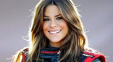 MAryeve Dufault, de knapste autocoureur op de grid