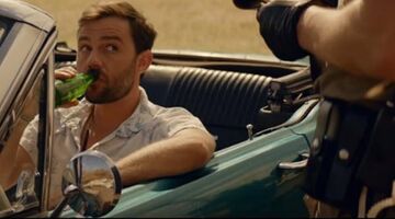 geflitst biertje motorkap