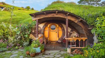 huis the hobbit airbnb