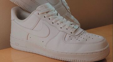 Witte sneakers