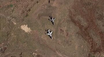 Twee straaljagers op Google Earth