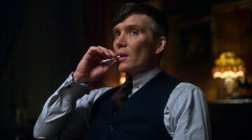 Cillian Murphy rookt een sigaret tijdens Peaky Blinders