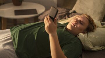 Korte video's kijken is vijf keer slechter voor je brein dan alcohol