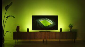 Een tv met Philips Hue light, helemaal naar het stadion gekleurd