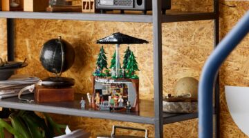 De LEGO X Files set in een stellingkast