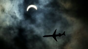 Zonsverduistering vanuit de lucht