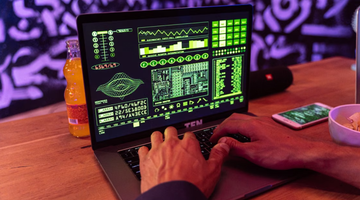 Een laptop met software open