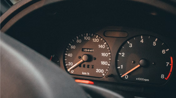 Een kilometerstand van een auto