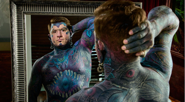 De man met het record voor de meeste tattoos
