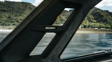 Je ziet gelijk aan de details dat het om een Brabus gaat