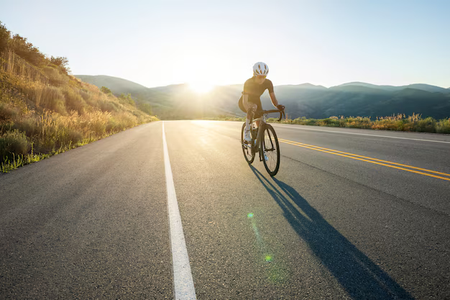 Illustratie voor: Man fietst bijna 15.000 kilometer, meer dan 30 dagen lang onderweg