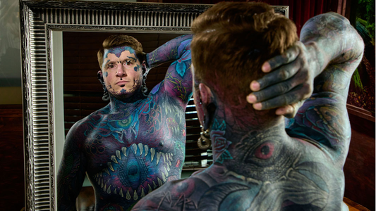 De man met het record voor de meeste tattoos