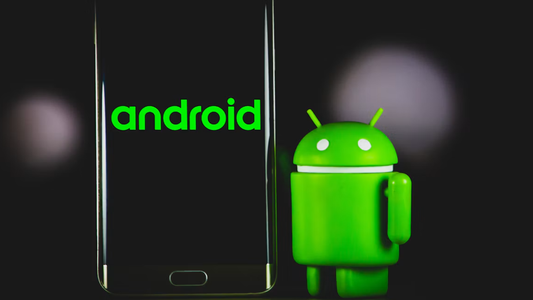 Een telefoon met de Android-mascotte
