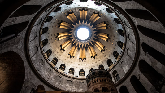 Een koepel van de kerk waar het graf van Jezus gevonden is